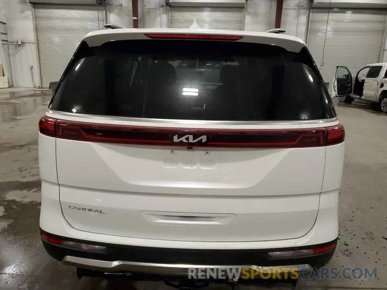 6 Photograph of a damaged car KNDNE5H35P6215786 KIA CARNIVAL S 2023