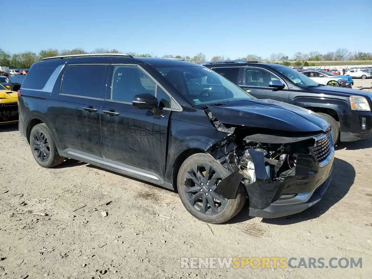 4 Photograph of a damaged car KNDNE5H38P6221226 KIA CARNIVAL S 2023
