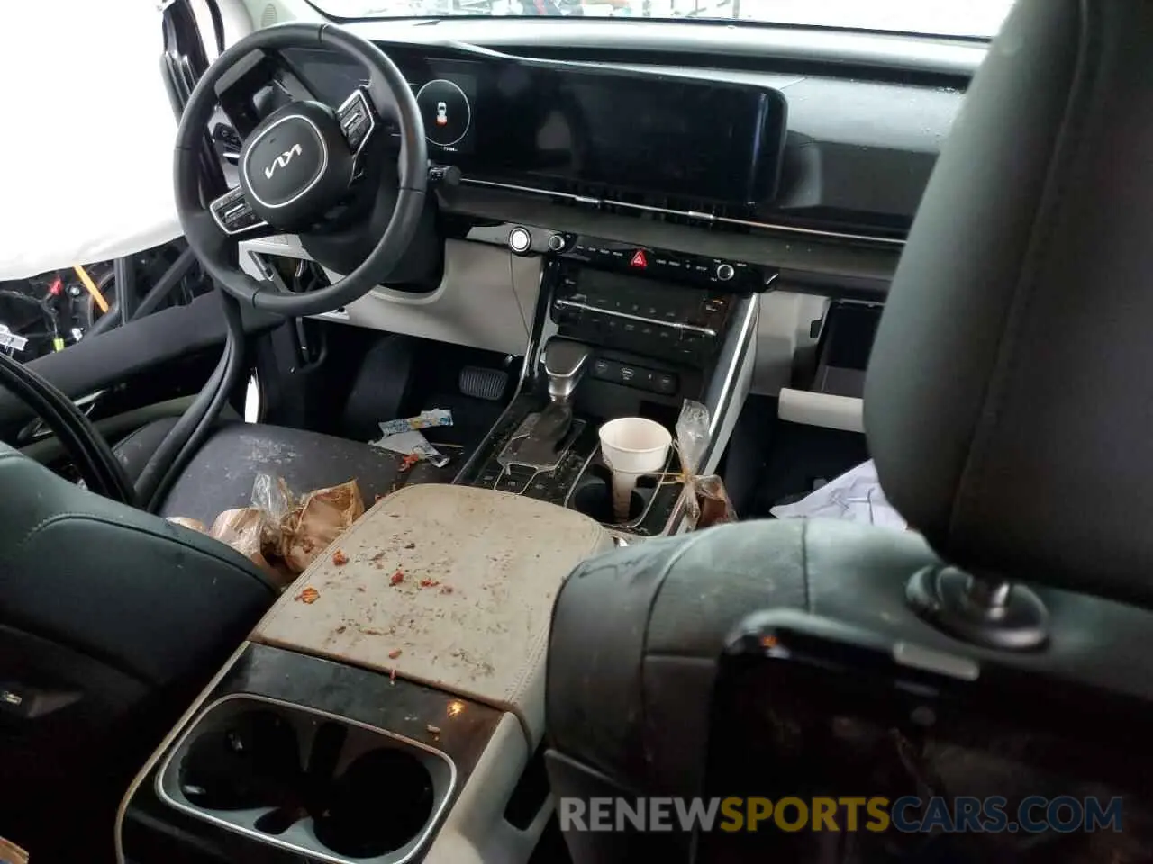 8 Photograph of a damaged car KNDNE5H33R6419621 KIA CARNIVAL S 2024