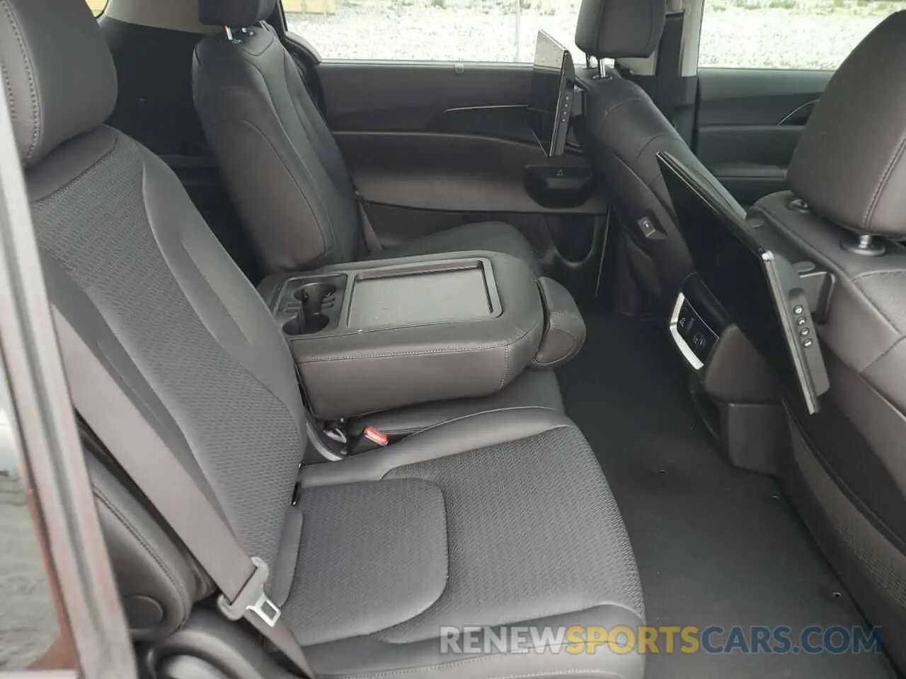 11 Photograph of a damaged car KNDNE5K33S6457526 KIA CARNIVAL S 2025