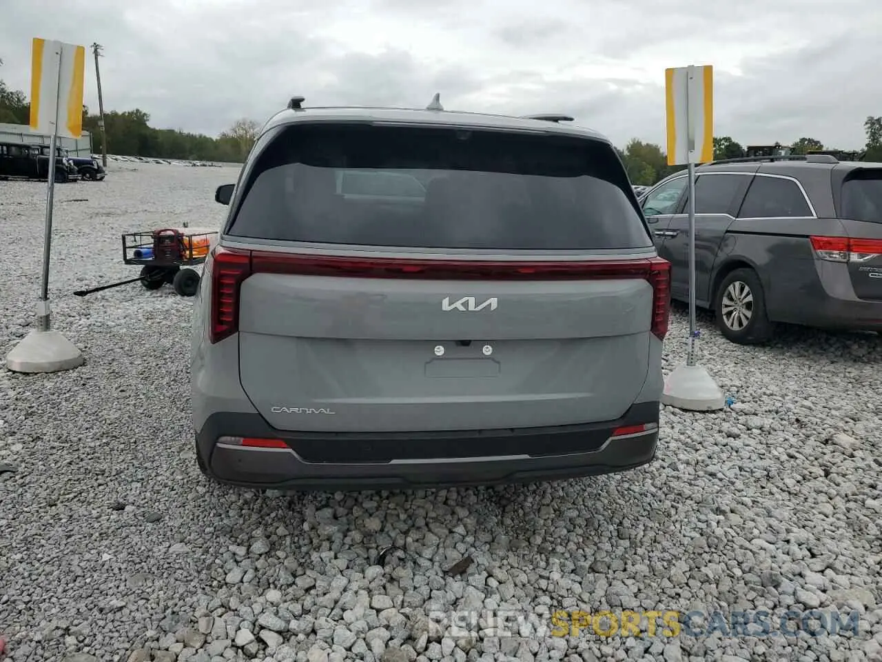 6 Photograph of a damaged car KNDNE5K33S6457526 KIA CARNIVAL S 2025