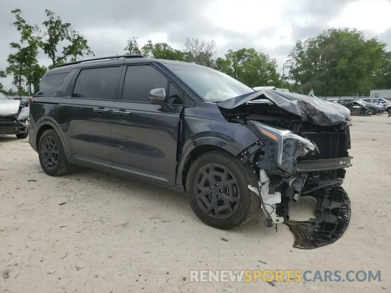 4 Photograph of a damaged car KNDNE5K37S6490478 KIA CARNIVAL S 2025