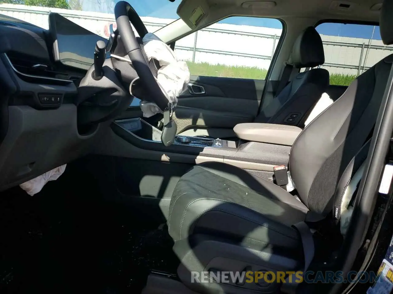 7 Photograph of a damaged car KNDNE5KAXS6042184 KIA CARNIVAL S 2025