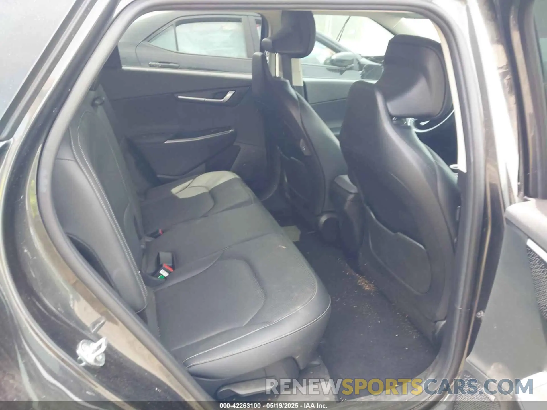 8 Photograph of a damaged car KNDC3DLC5N5034625 KIA EV6 2022