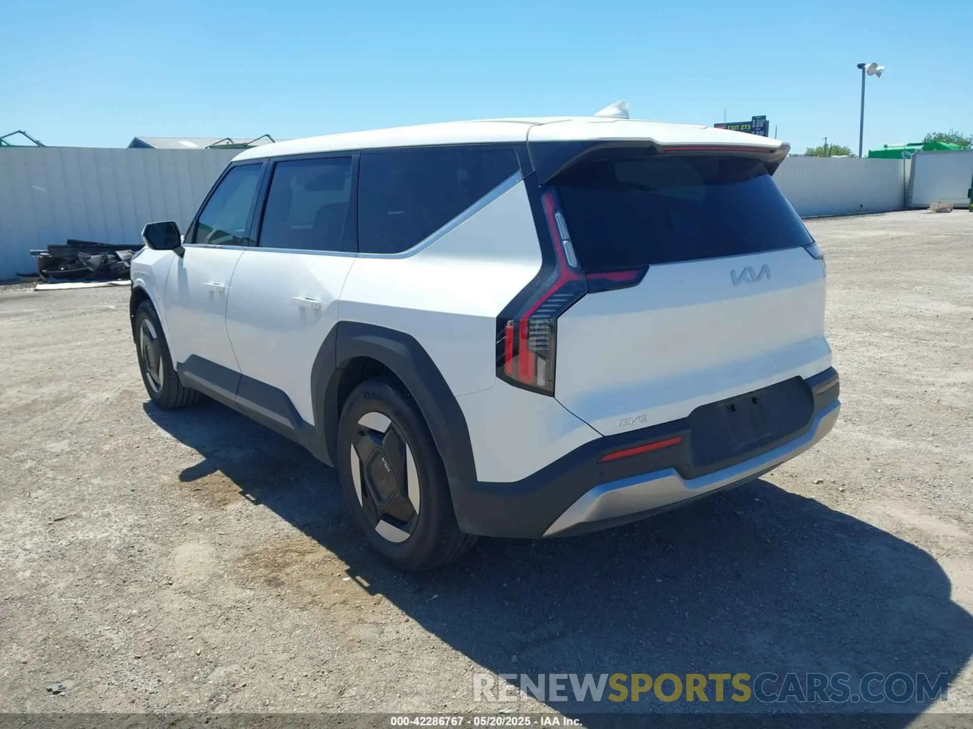 3 Фотография поврежденного автомобиля KNDAA5S29R6035952 KIA EV9 2024
