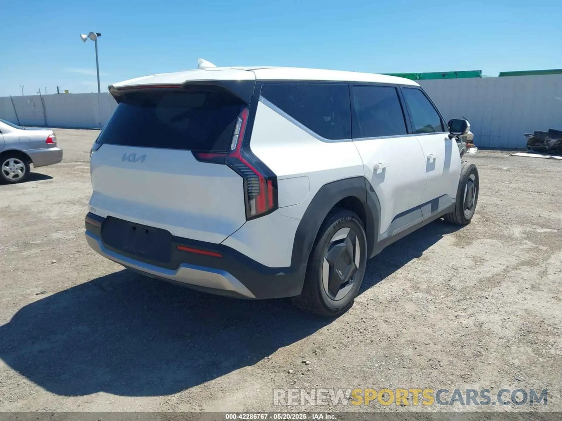 4 Фотография поврежденного автомобиля KNDAA5S29R6035952 KIA EV9 2024