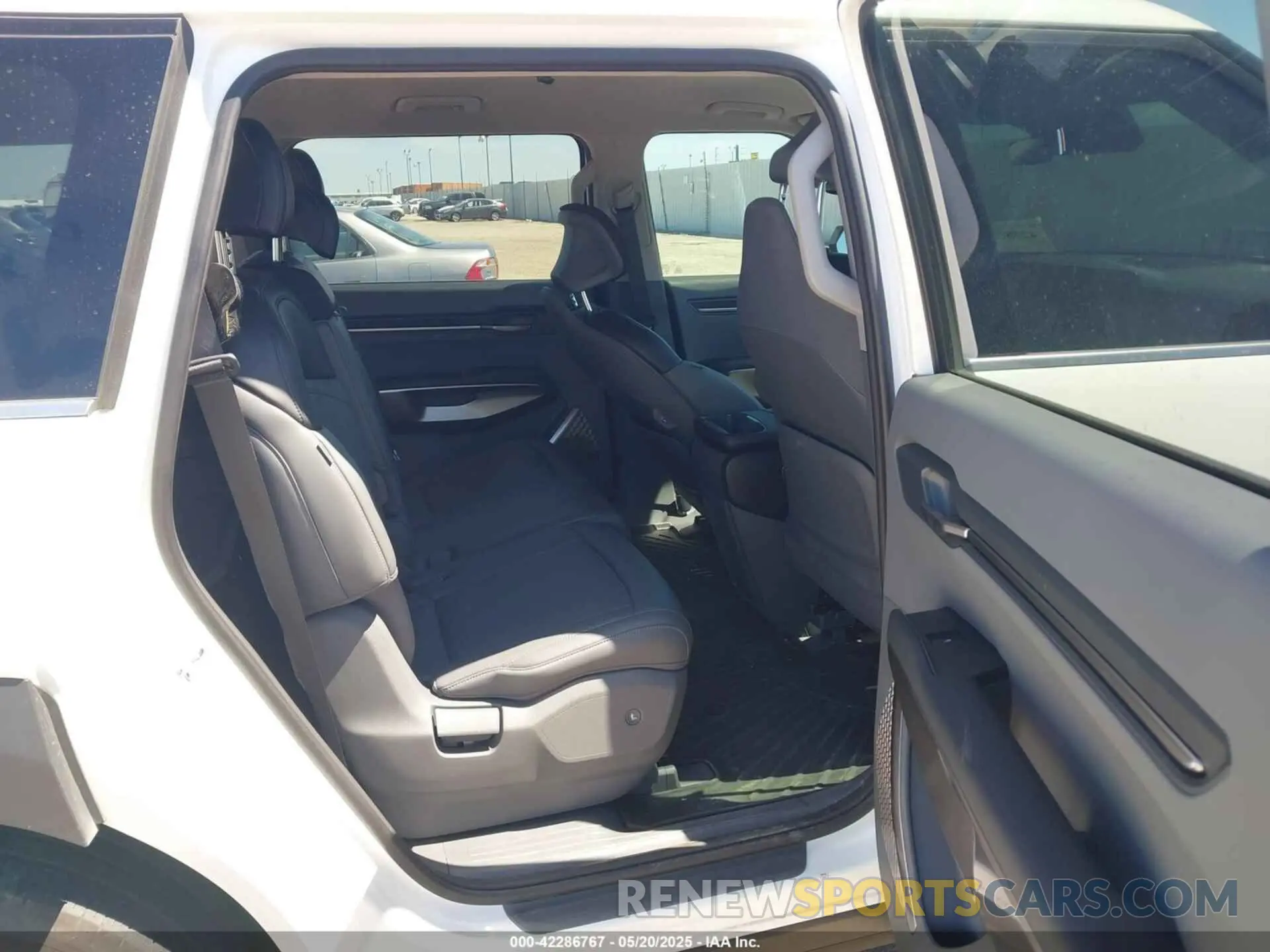 8 Фотография поврежденного автомобиля KNDAA5S29R6035952 KIA EV9 2024