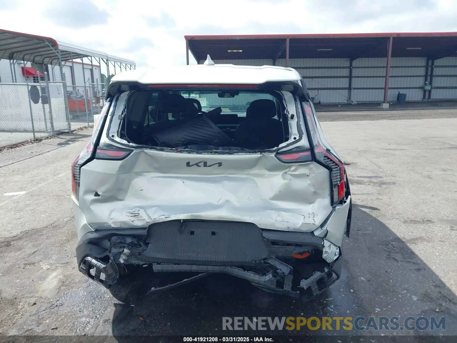 16 Photograph of a damaged car KNDAB5S11R6030183 KIA EV9 2024