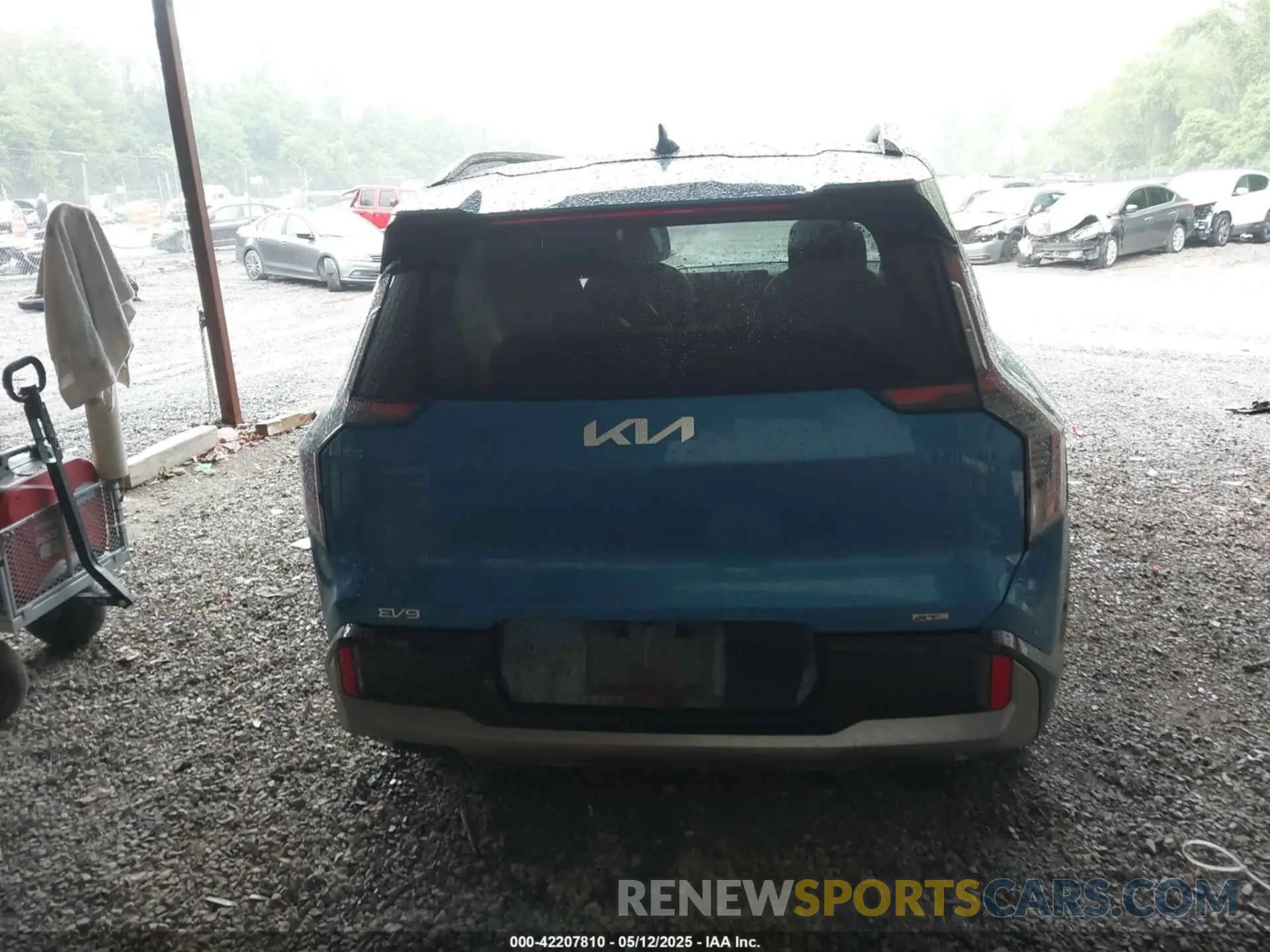 16 Photograph of a damaged car KNDAEFS53R6019735 KIA EV9 2024