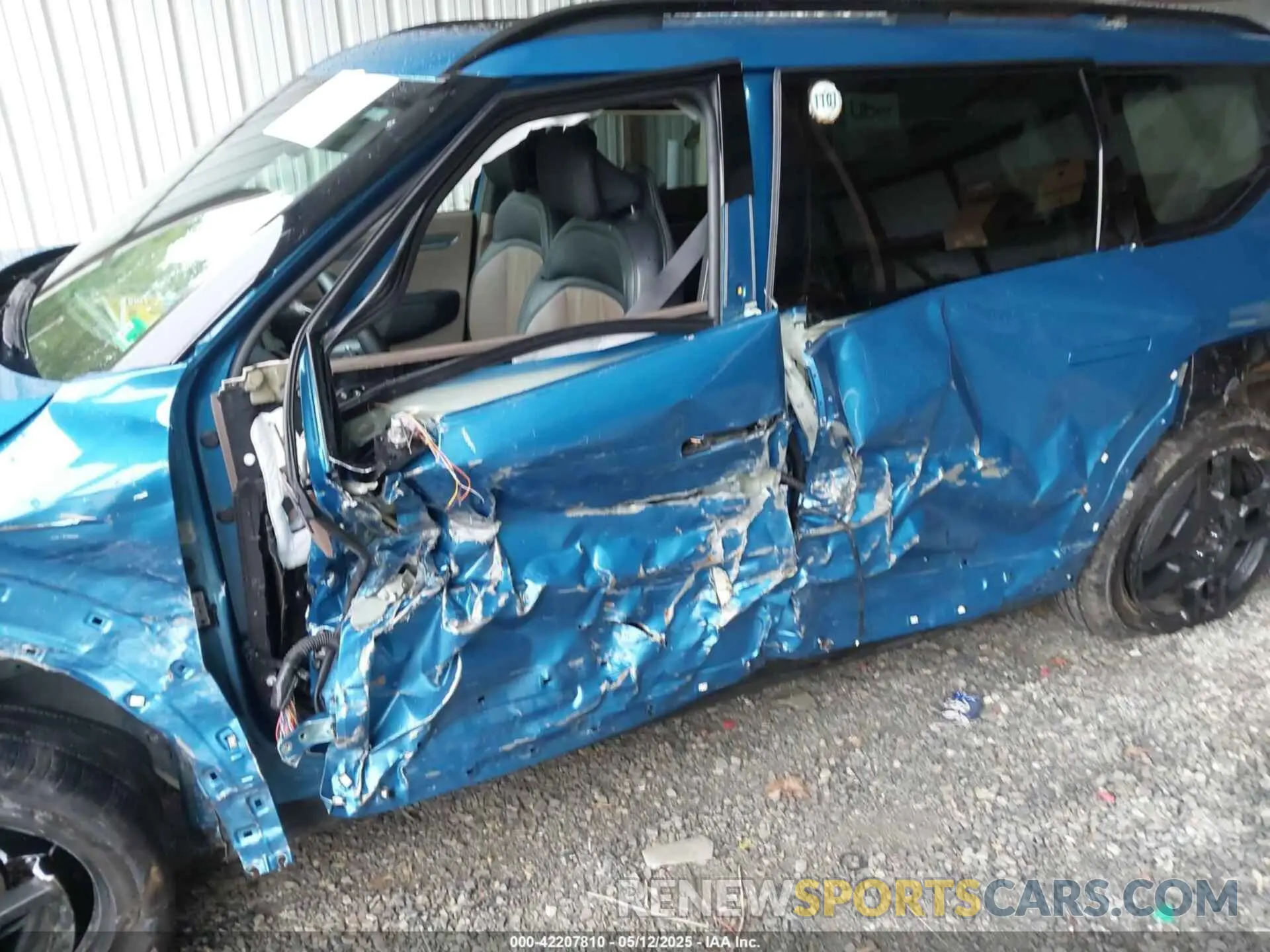 6 Photograph of a damaged car KNDAEFS53R6019735 KIA EV9 2024