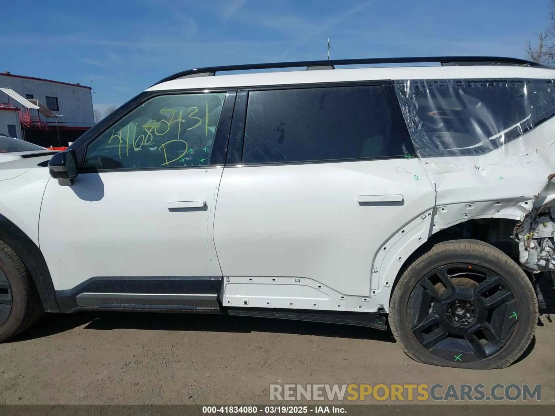 14 Фотография поврежденного автомобиля KNDAEFS57R6051474 KIA EV9 2024