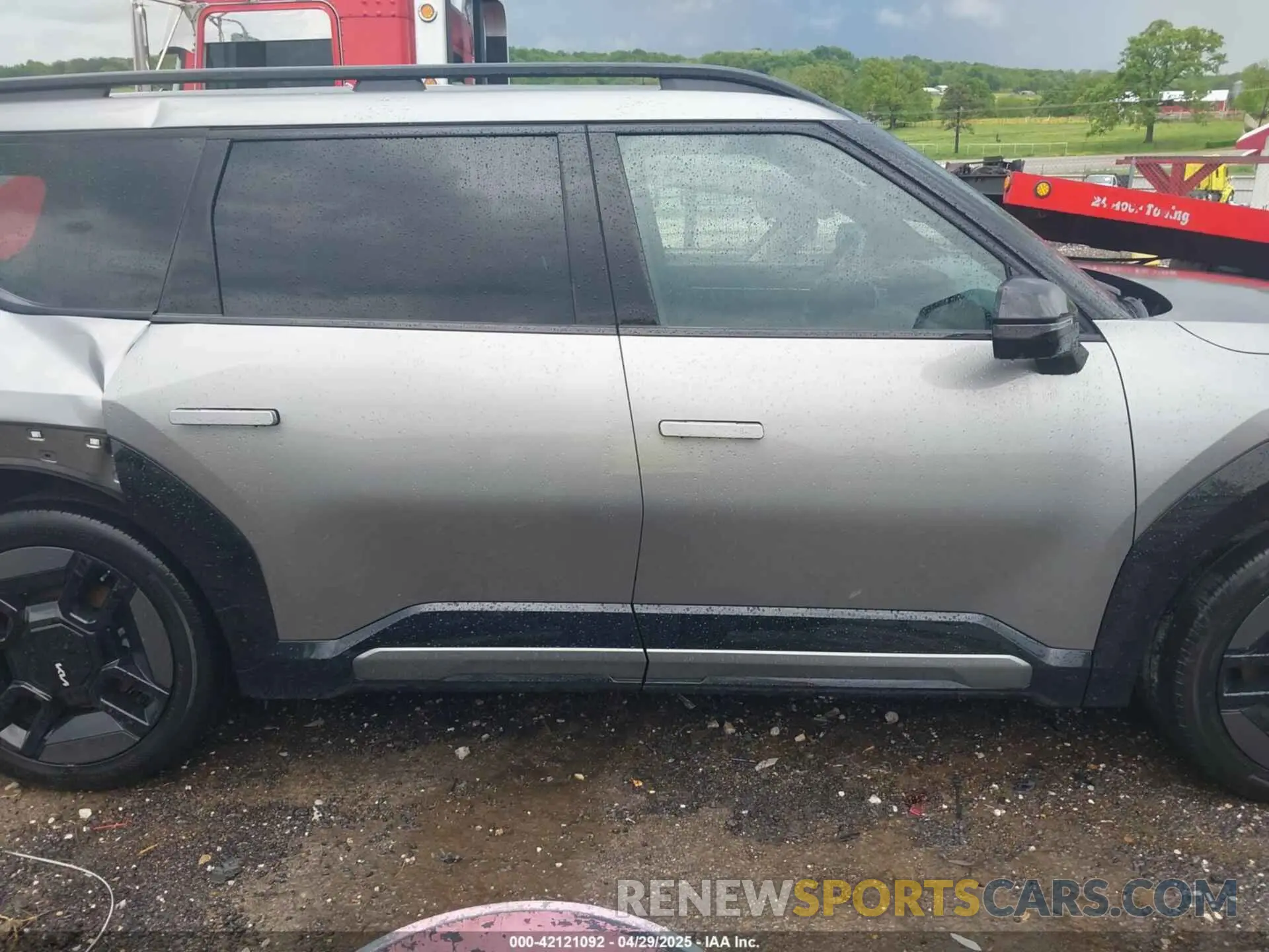 13 Photograph of a damaged car KNDAEFS5XR6034250 KIA EV9 2024