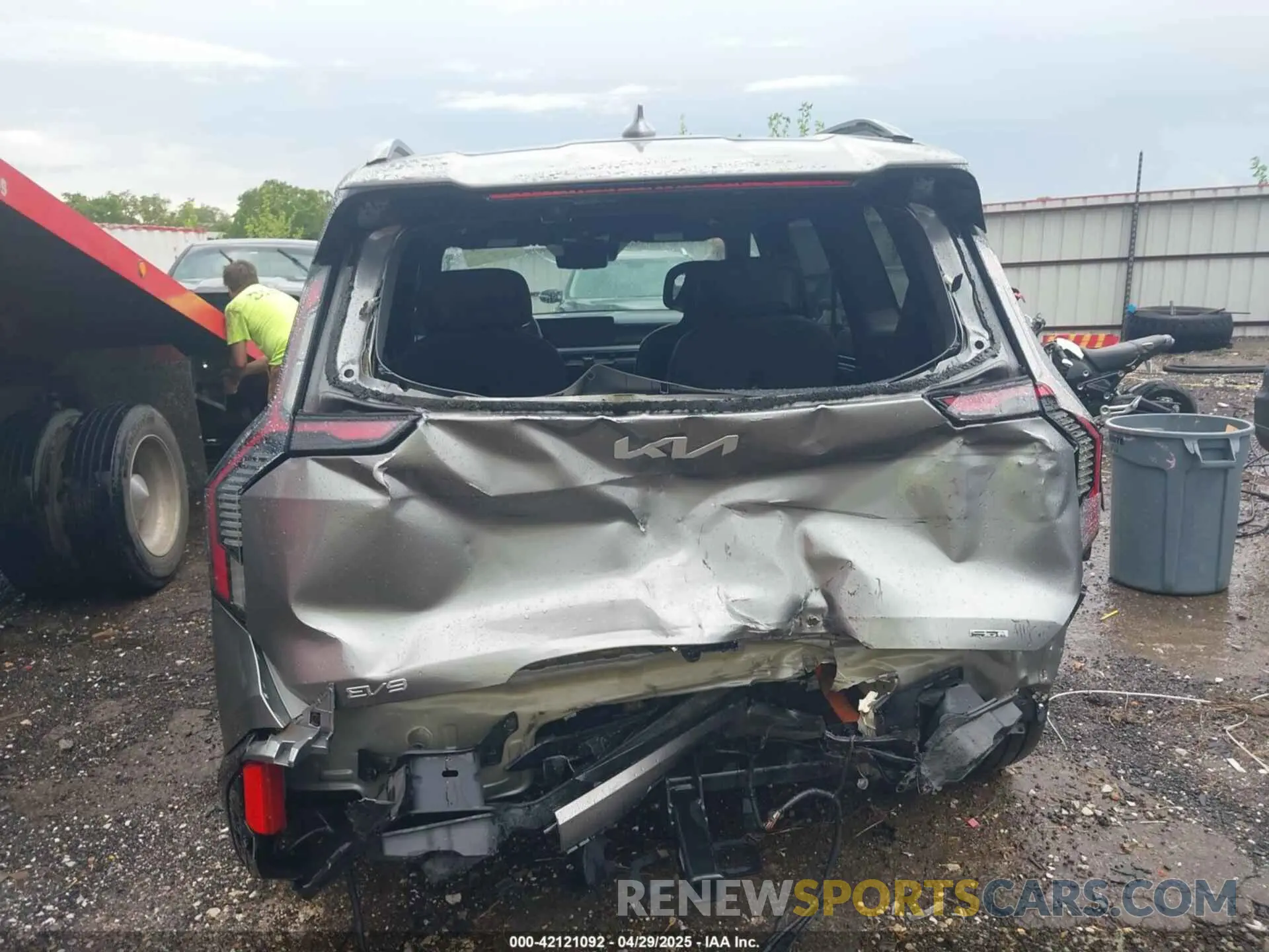16 Photograph of a damaged car KNDAEFS5XR6034250 KIA EV9 2024
