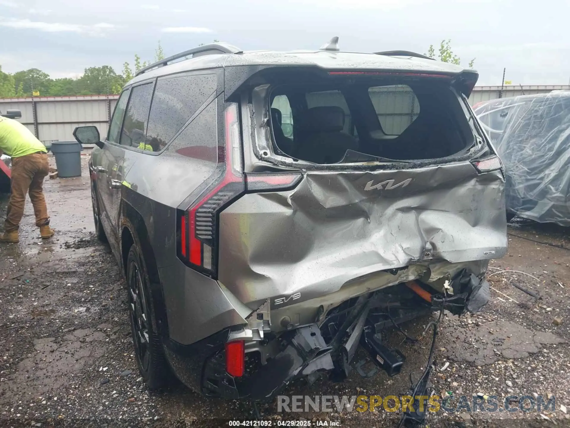 3 Photograph of a damaged car KNDAEFS5XR6034250 KIA EV9 2024