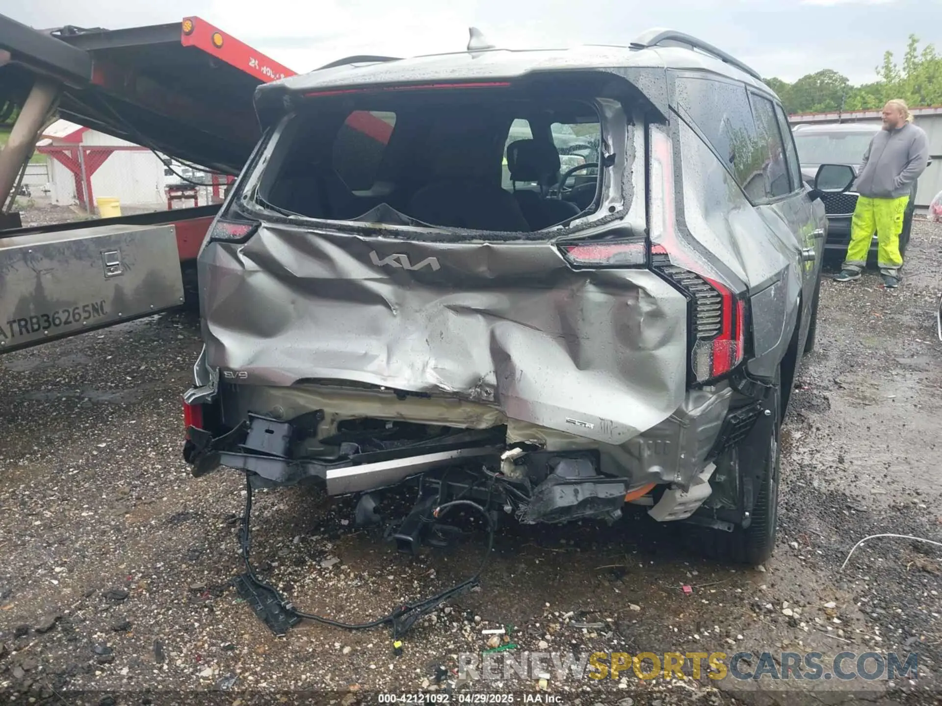 4 Photograph of a damaged car KNDAEFS5XR6034250 KIA EV9 2024