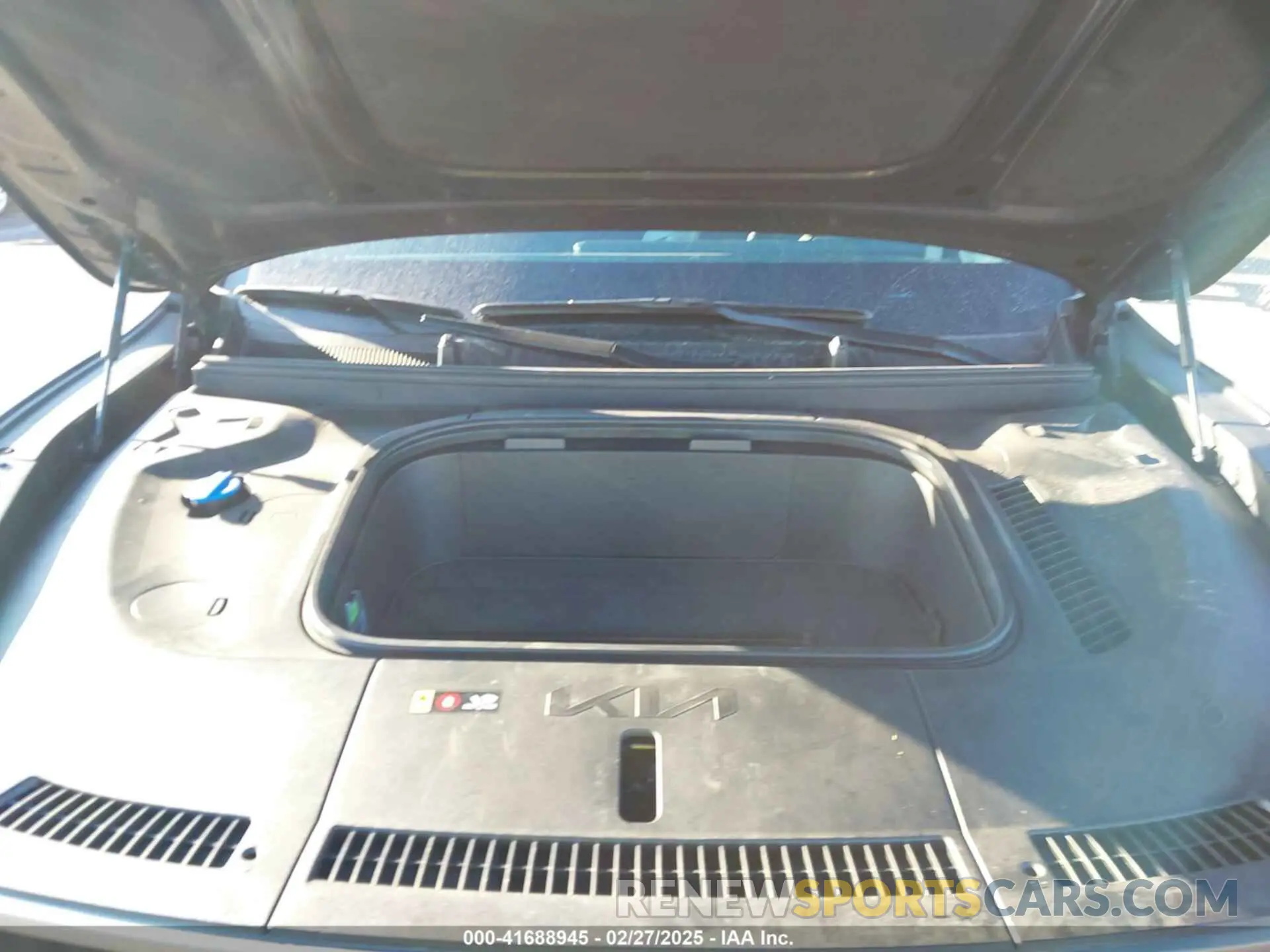 10 Photograph of a damaged car KNDAFFS58R6022482 KIA EV9 2024
