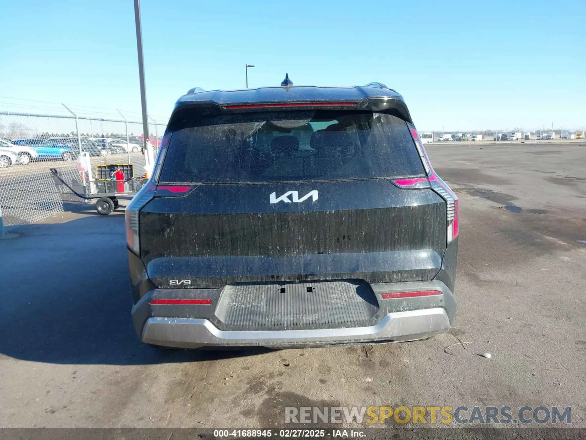 16 Photograph of a damaged car KNDAFFS58R6022482 KIA EV9 2024