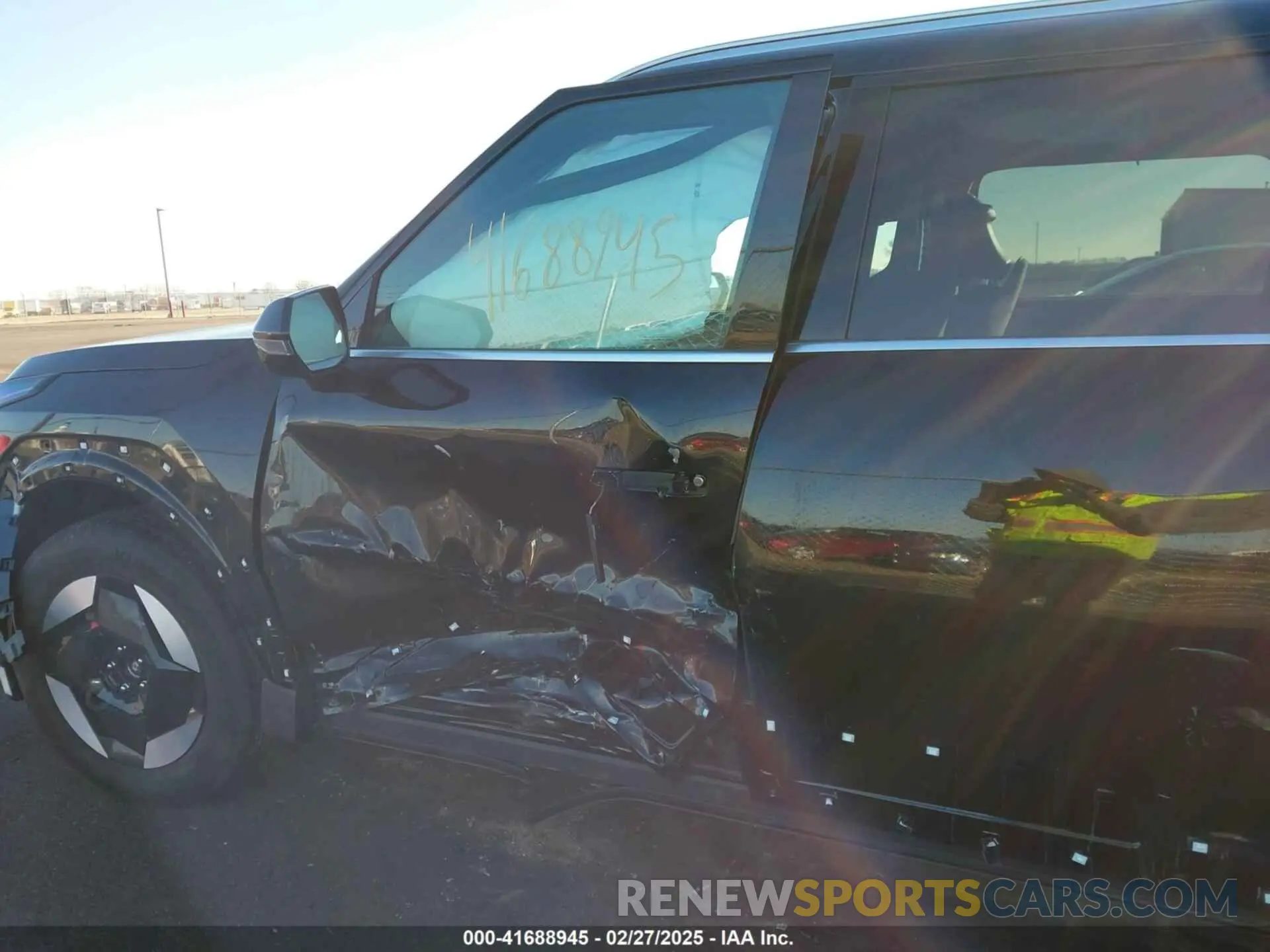 6 Photograph of a damaged car KNDAFFS58R6022482 KIA EV9 2024