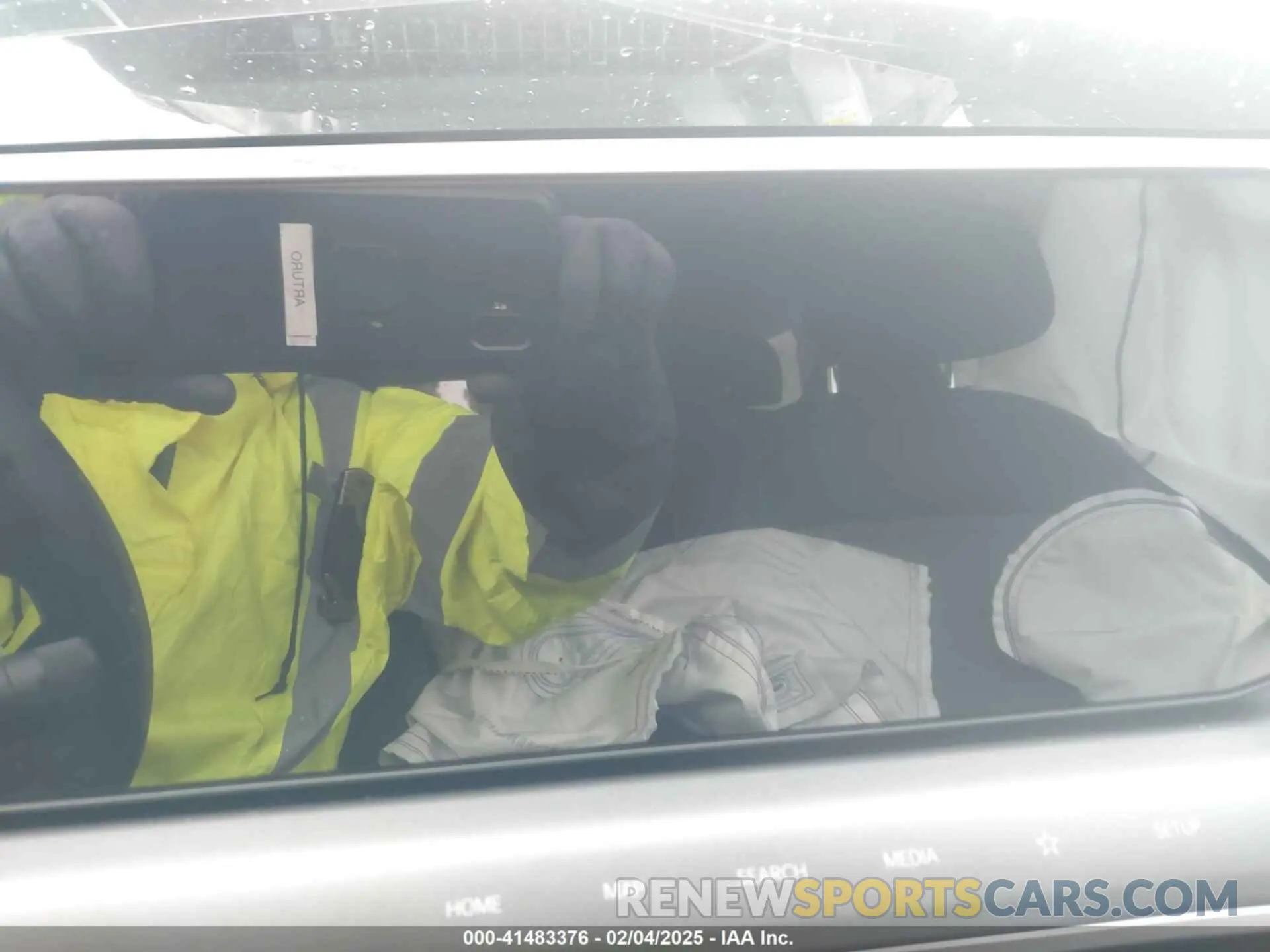 19 Photograph of a damaged car KNDAB5S10S6056232 KIA EV9 2025