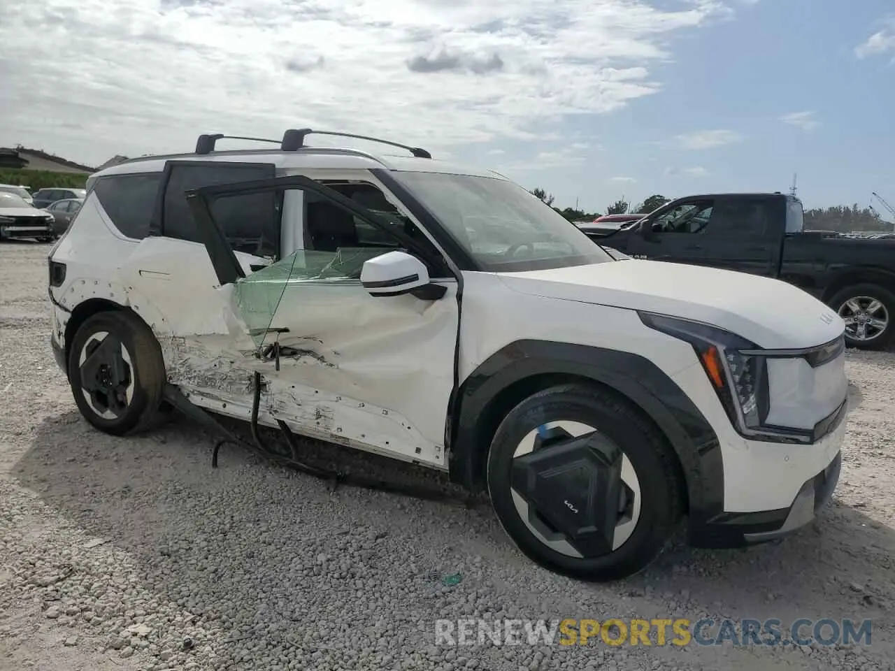 4 Photograph of a damaged car KNDADFS50R6034423 KIA EV9 LAND 2024