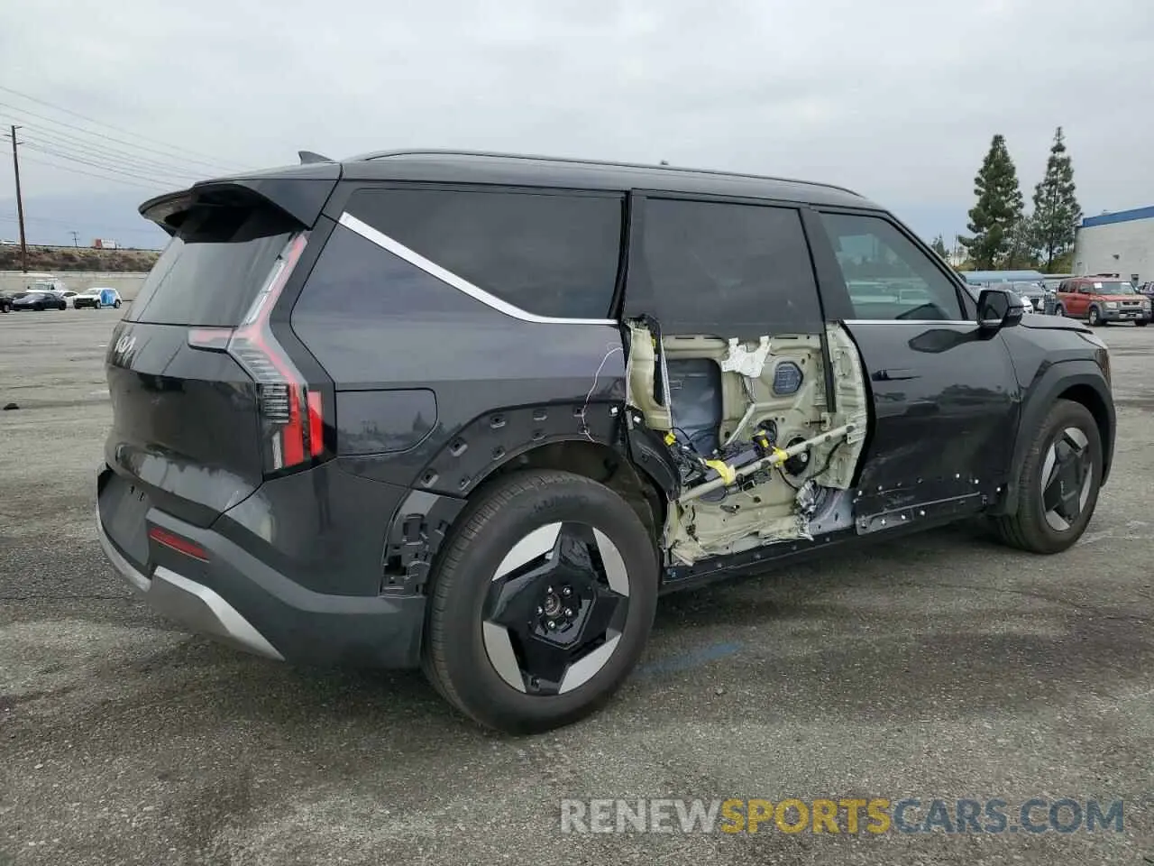 3 Photograph of a damaged car KNDAFFS58R6042585 KIA EV9 WIND 2024