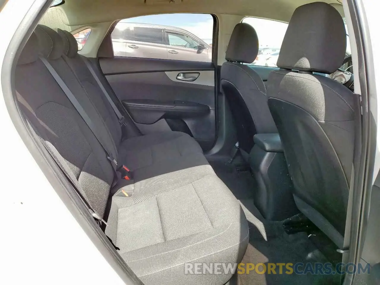 10 Фотография поврежденного автомобиля 3KPF24AD0KE022877 KIA FORTE 2019