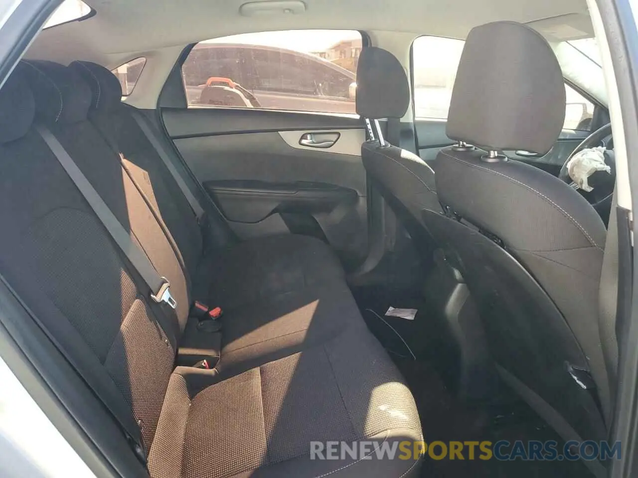 10 Фотография поврежденного автомобиля 3KPF24AD0KE059329 KIA FORTE 2019