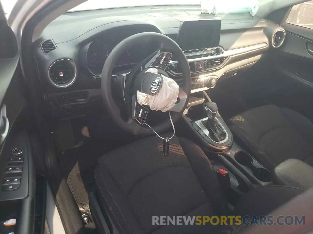 8 Фотография поврежденного автомобиля 3KPF24AD0KE059329 KIA FORTE 2019