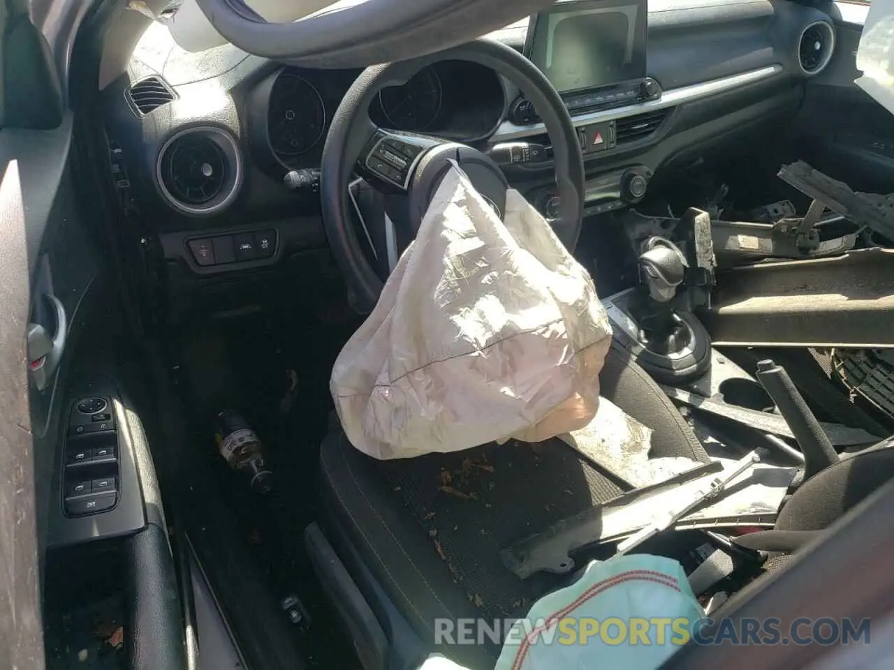 8 Photograph of a damaged car 3KPF24AD0KE067592 KIA FORTE 2019