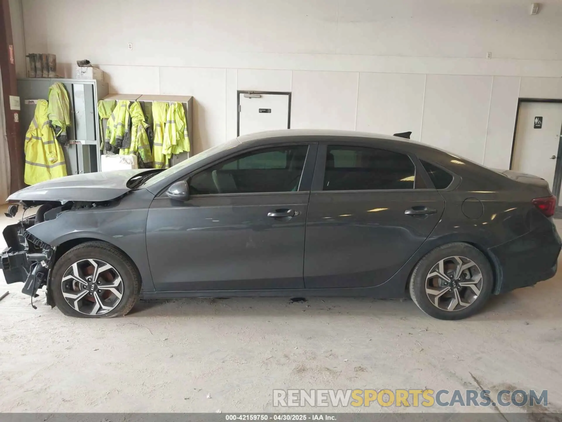14 Photograph of a damaged car 3KPF24AD0KE069472 KIA FORTE 2019