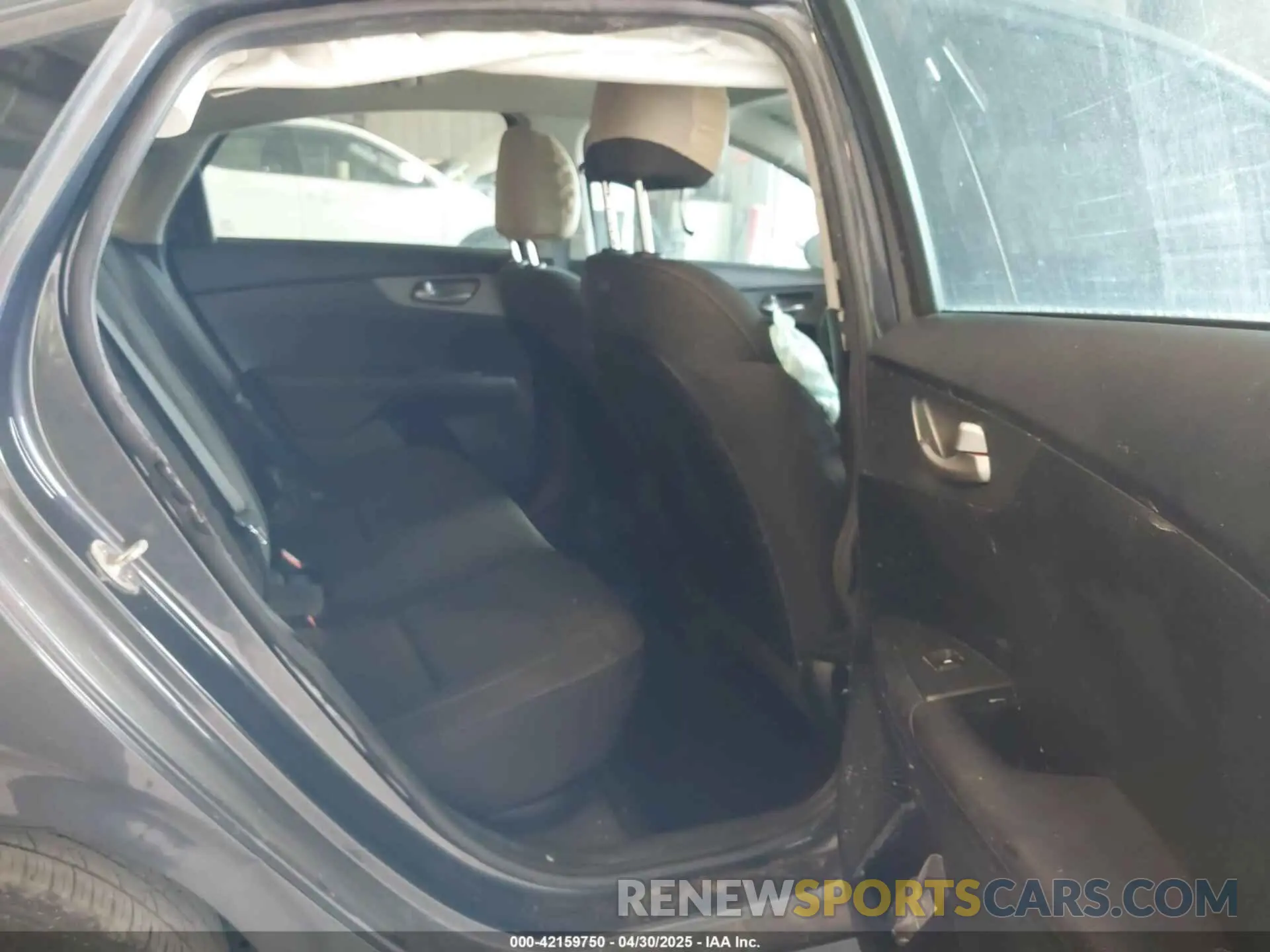 8 Photograph of a damaged car 3KPF24AD0KE069472 KIA FORTE 2019
