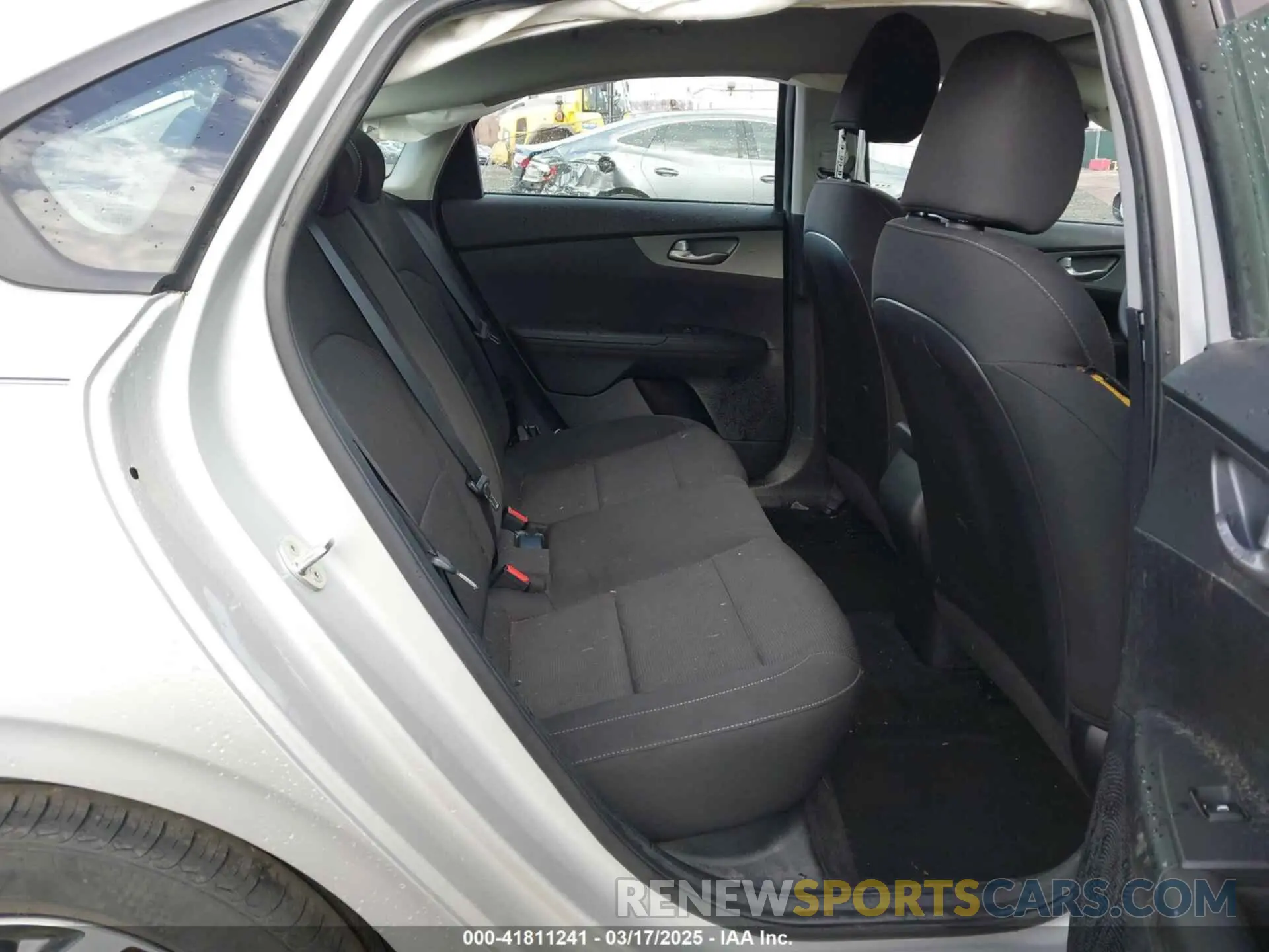 8 Photograph of a damaged car 3KPF24AD0KE131548 KIA FORTE 2019