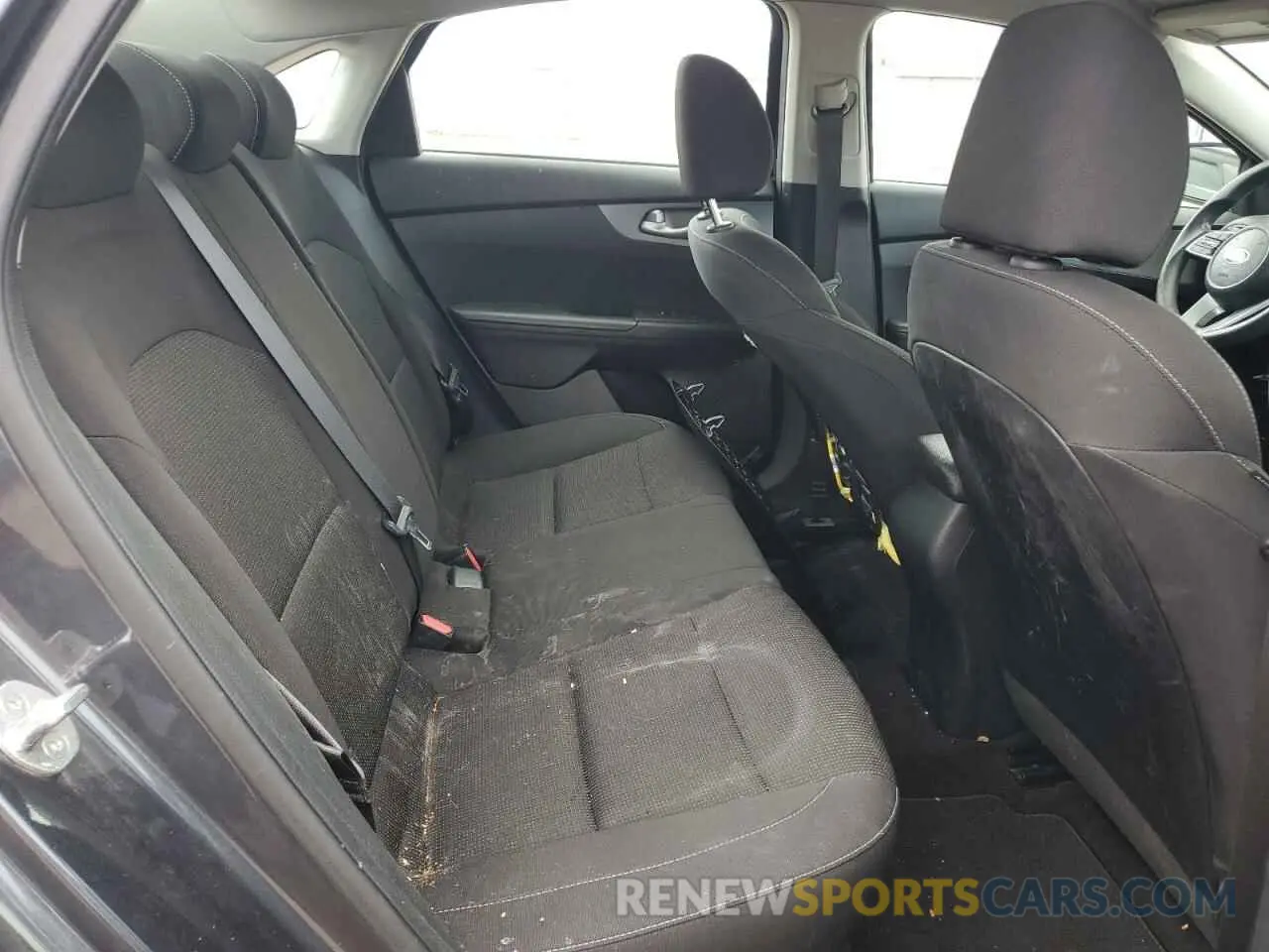10 Photograph of a damaged car 3KPF24AD1KE011127 KIA FORTE 2019