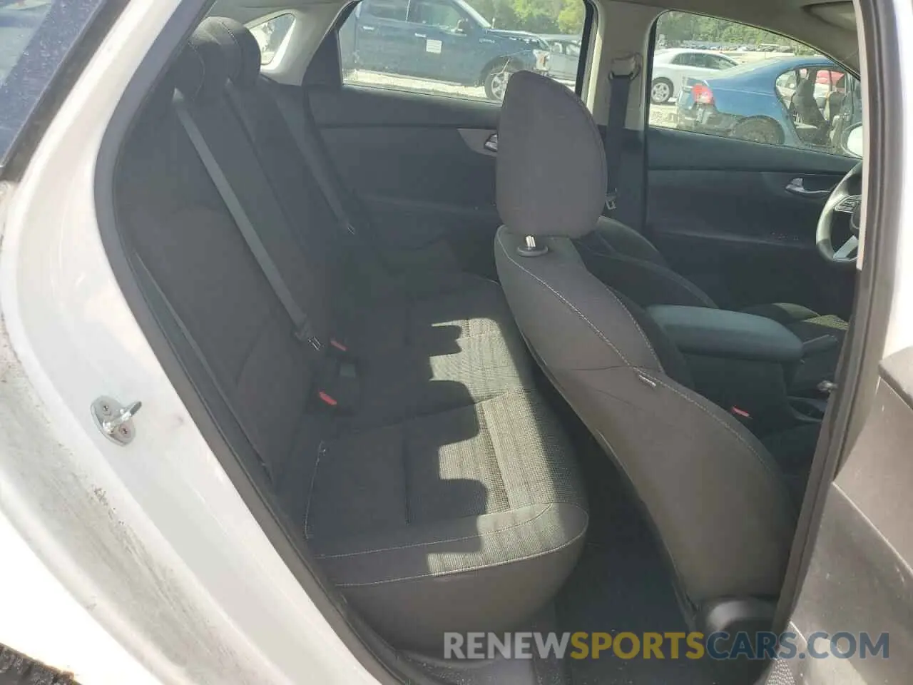 10 Photograph of a damaged car 3KPF24AD1KE026923 KIA FORTE 2019