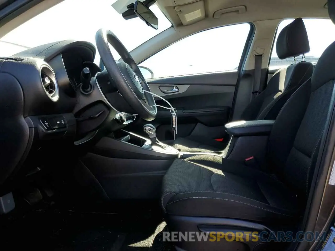 7 Photograph of a damaged car 3KPF24AD1KE117237 KIA FORTE 2019
