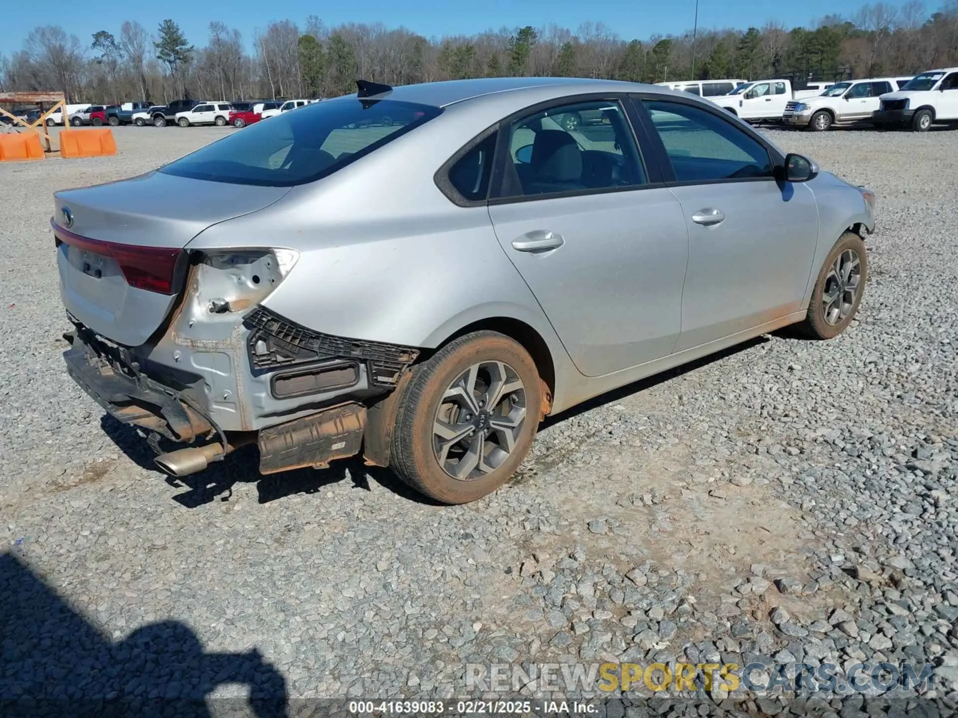 4 Photograph of a damaged car 3KPF24AD1KE117349 KIA FORTE 2019