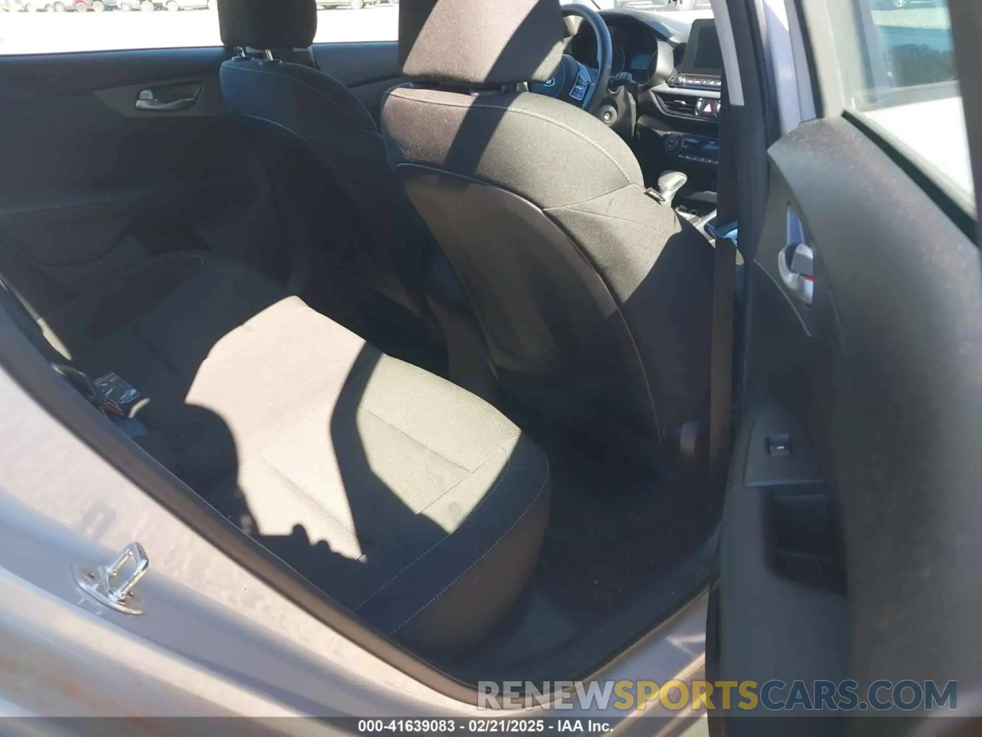 8 Photograph of a damaged car 3KPF24AD1KE117349 KIA FORTE 2019