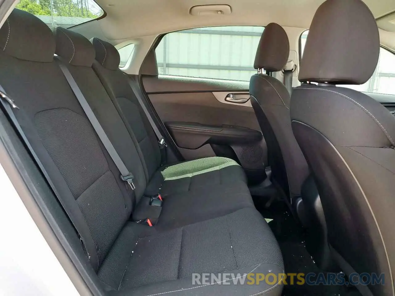 10 Photograph of a damaged car 3KPF24AD1KE118386 KIA FORTE 2019