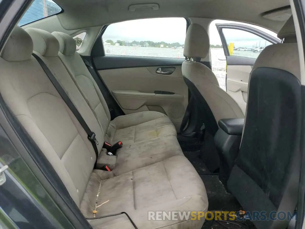 10 Фотография поврежденного автомобиля 3KPF24AD1KE120560 KIA FORTE 2019