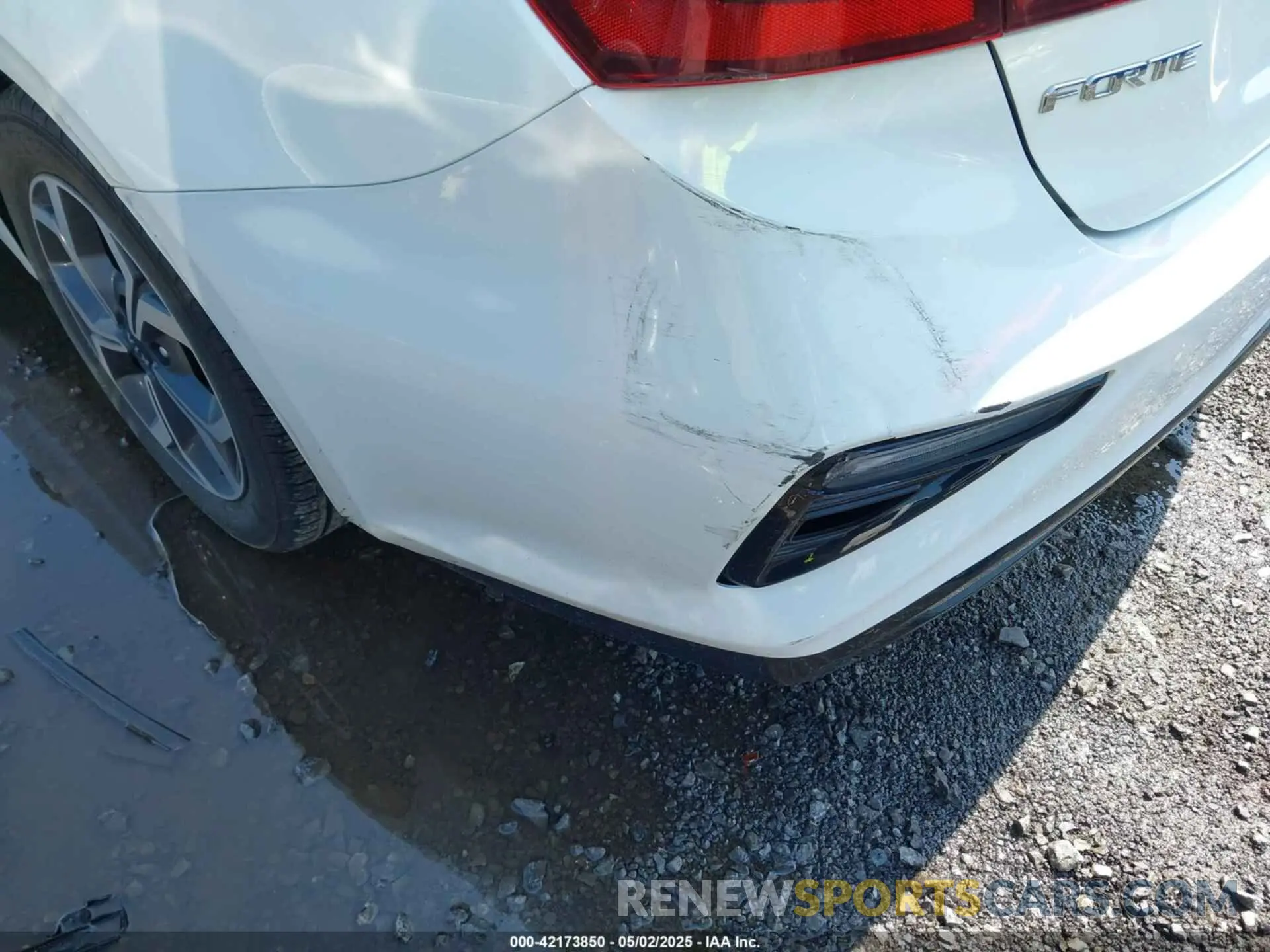 6 Photograph of a damaged car 3KPF24AD2KE046775 KIA FORTE 2019