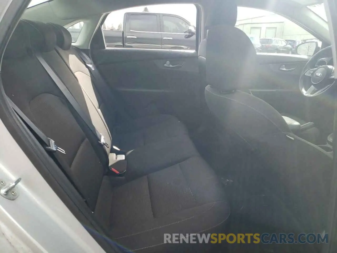 10 Фотография поврежденного автомобиля 3KPF24AD2KE061633 KIA FORTE 2019