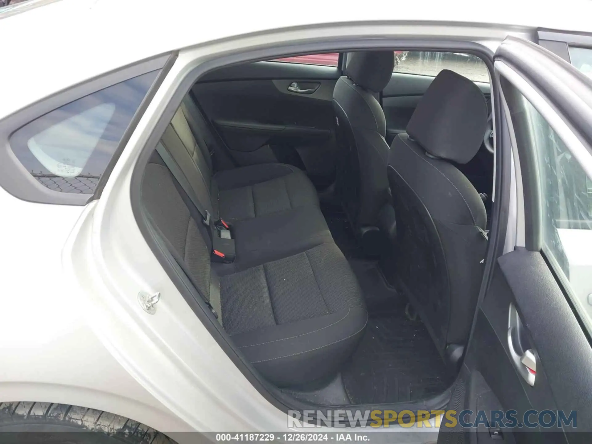 8 Фотография поврежденного автомобиля 3KPF24AD2KE099010 KIA FORTE 2019