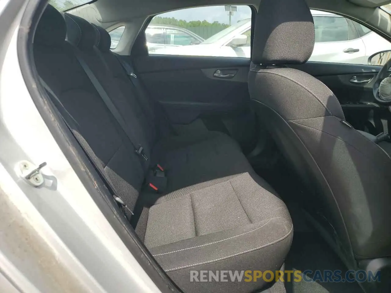 10 Photograph of a damaged car 3KPF24AD2KE129381 KIA FORTE 2019