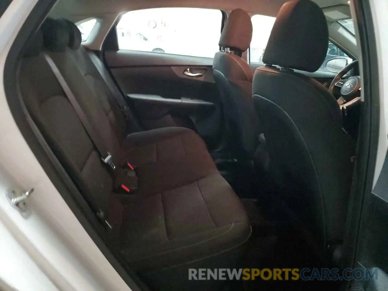 10 Photograph of a damaged car 3KPF24AD2KE138372 KIA FORTE 2019