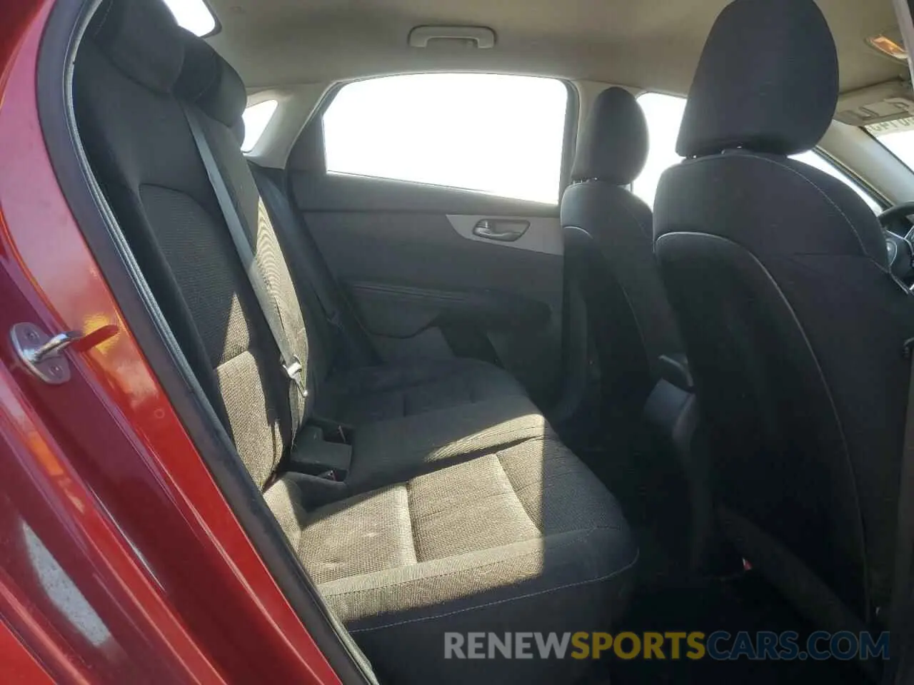 10 Photograph of a damaged car 3KPF24AD3KE006947 KIA FORTE 2019