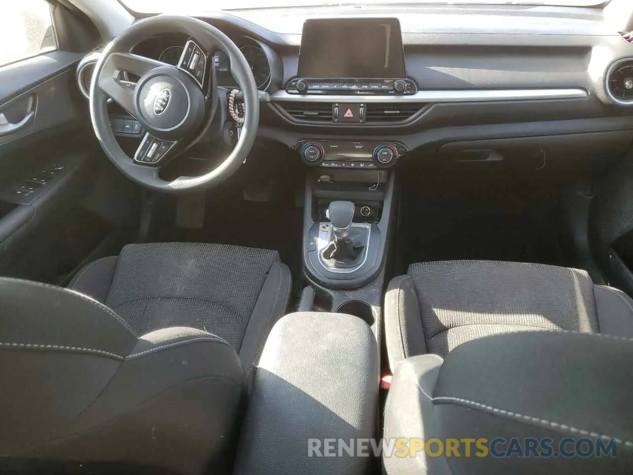 8 Photograph of a damaged car 3KPF24AD3KE006947 KIA FORTE 2019