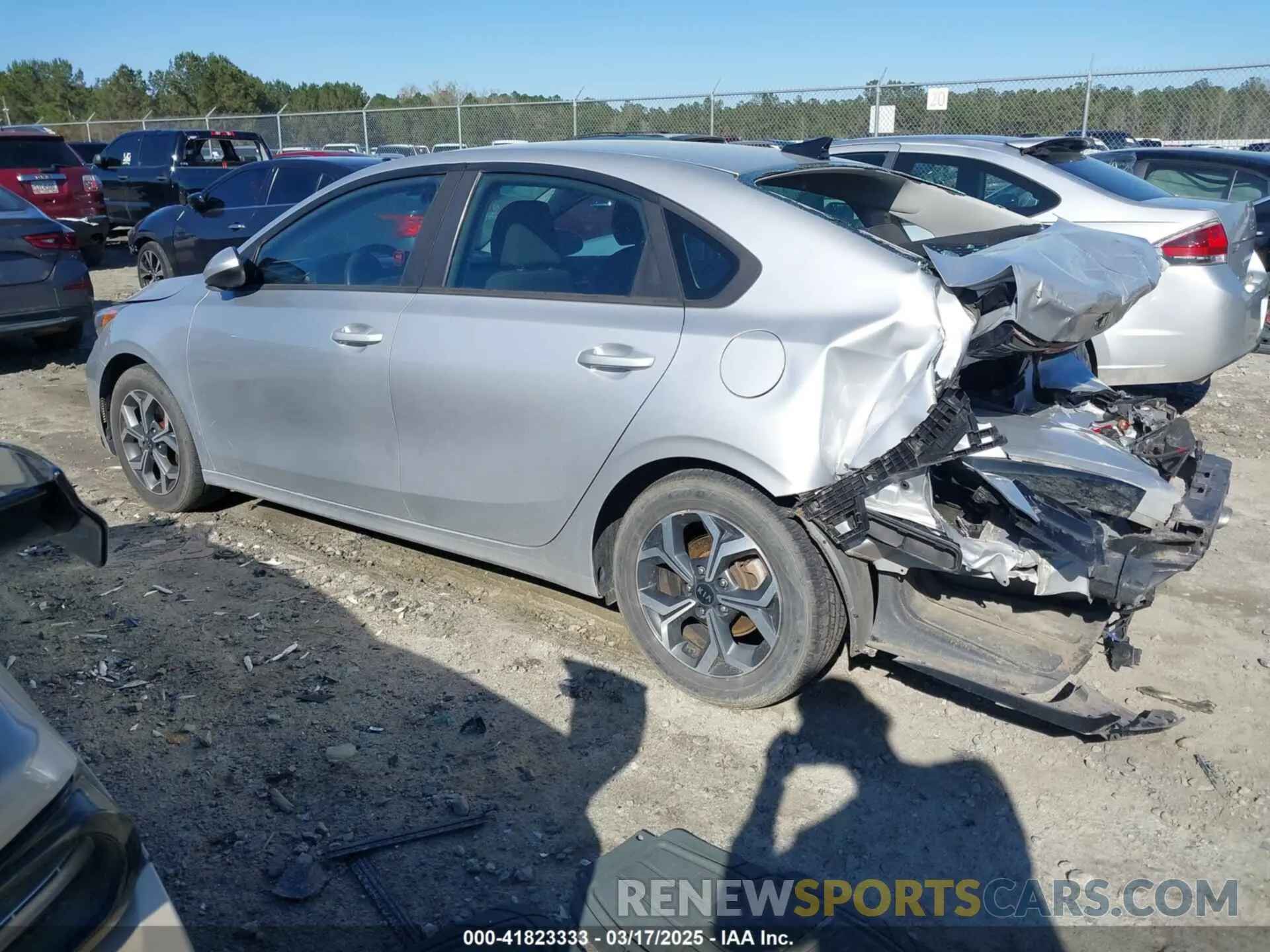 3 Фотография поврежденного автомобиля 3KPF24AD3KE118762 KIA FORTE 2019