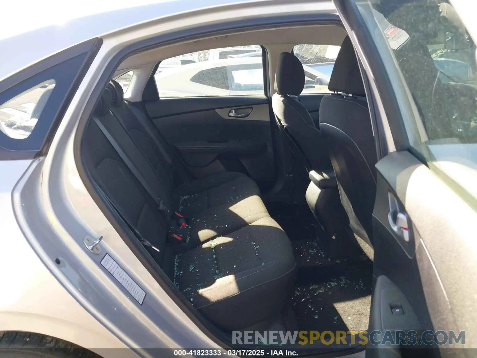 8 Фотография поврежденного автомобиля 3KPF24AD3KE118762 KIA FORTE 2019