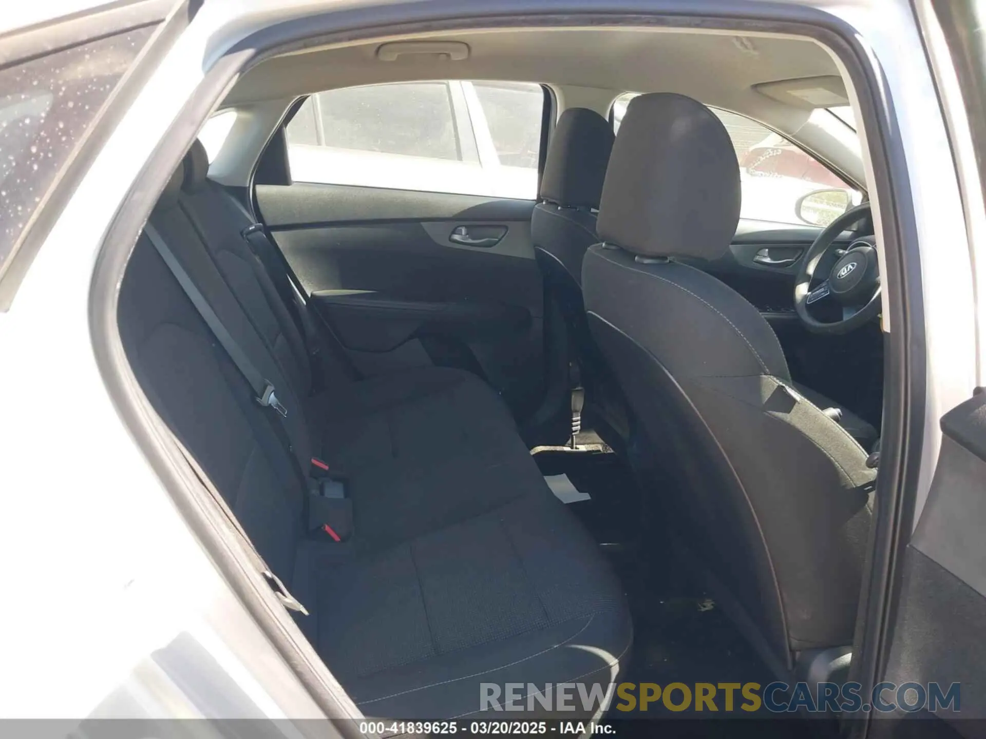 8 Фотография поврежденного автомобиля 3KPF24AD3KE132161 KIA FORTE 2019