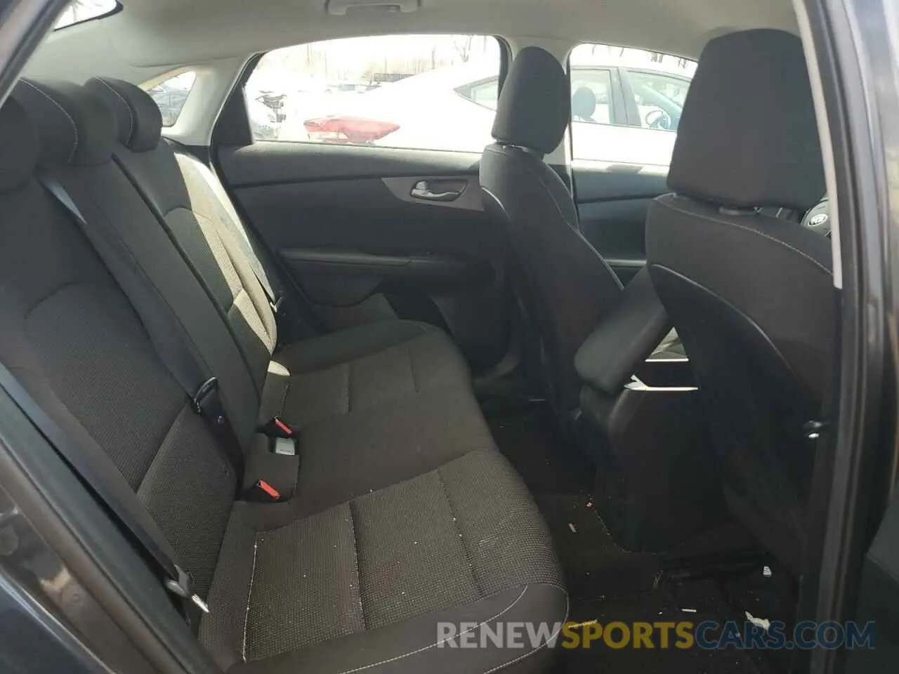 10 Фотография поврежденного автомобиля 3KPF24AD4KE078076 KIA FORTE 2019